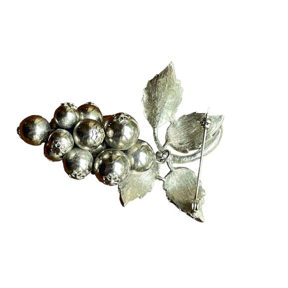 Vintage Dangle Purple Bunch of Grapes Pin Brooch | The Pink  Vintage Brooch Pin Grape Cluster Dangle Silver-Tone Grapes